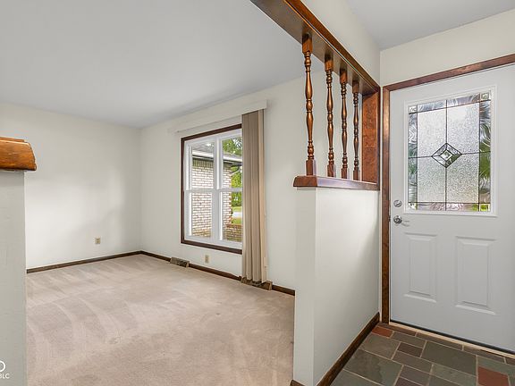 4th image of 10112 N Hickory Ln