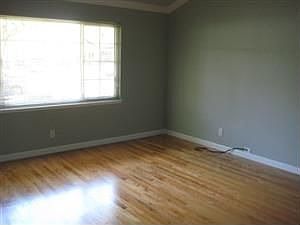 5th image of 967 Woodgrove Ln