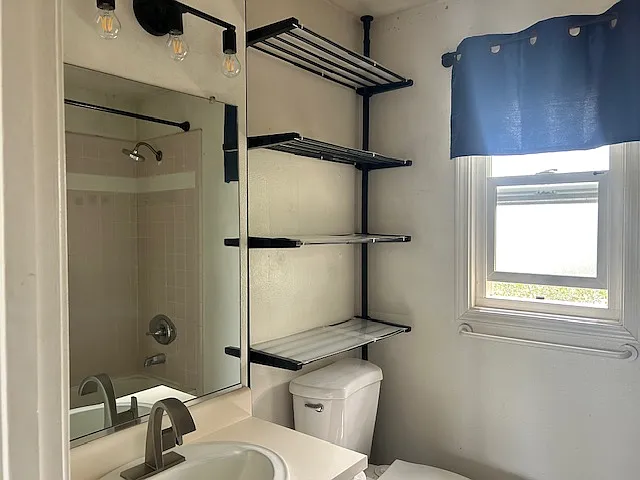 1945 Washington Ave #1945 — Photo 8