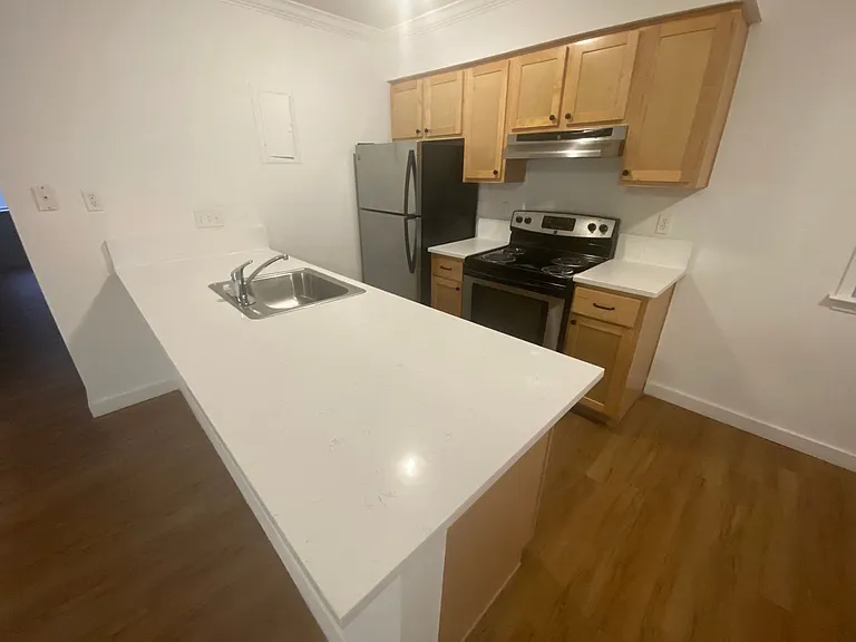 24 Flats Apartments — Photo 46