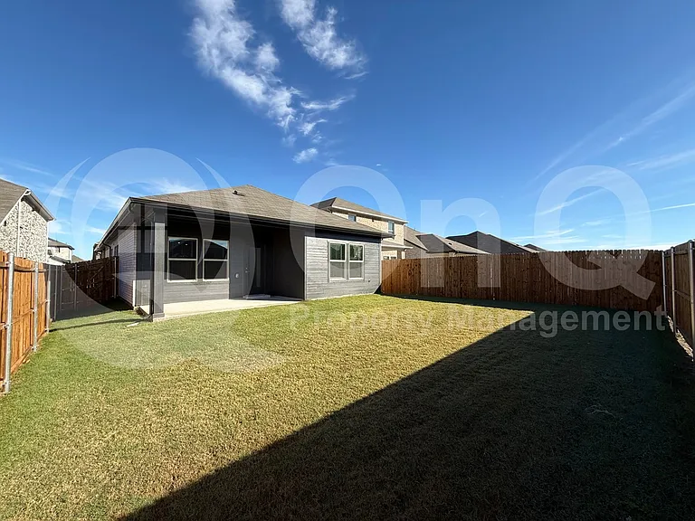 505 Blanton St — Photo 22