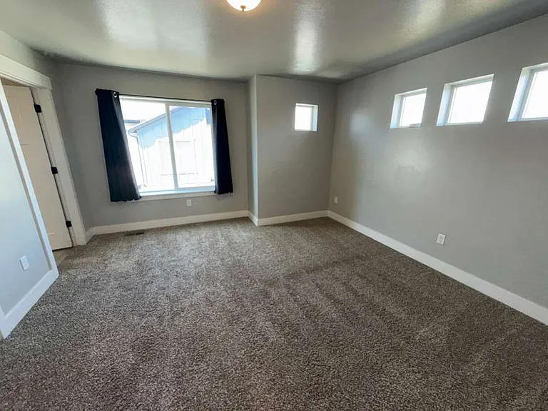 265 E 1725 N #4 — Photo 14