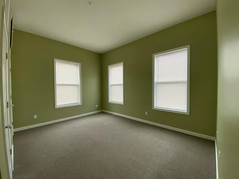 12 Main St #8 — Photo 12