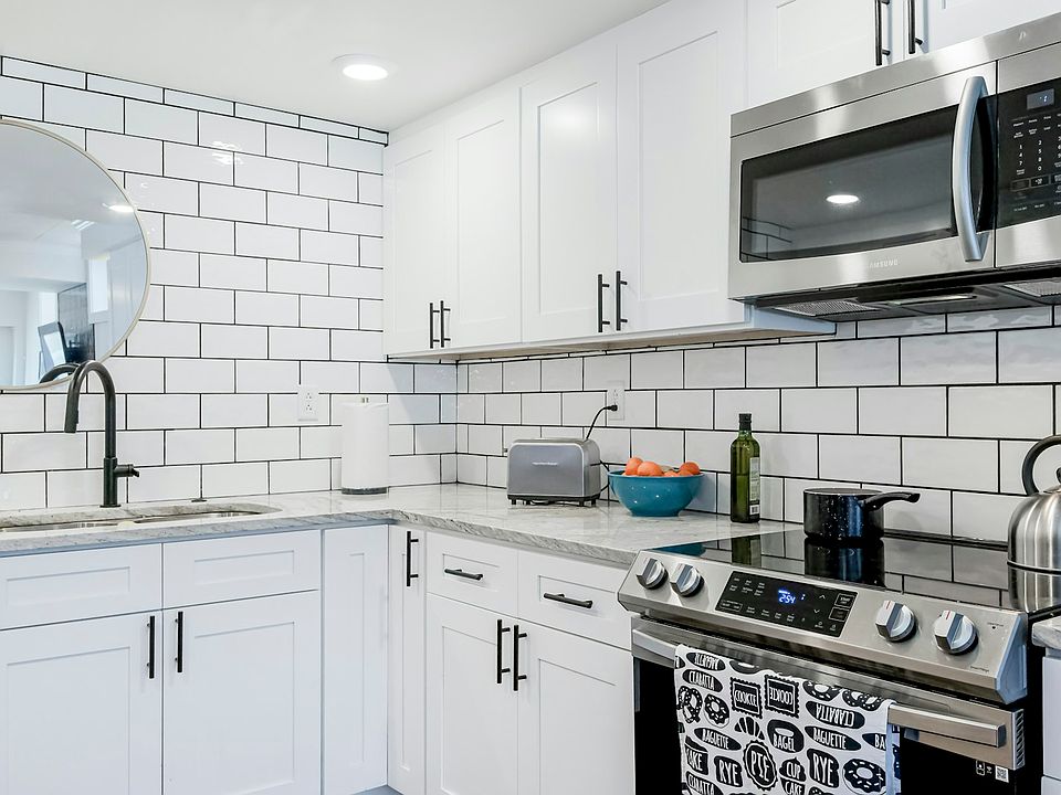 Modern kitchen/New cabinets