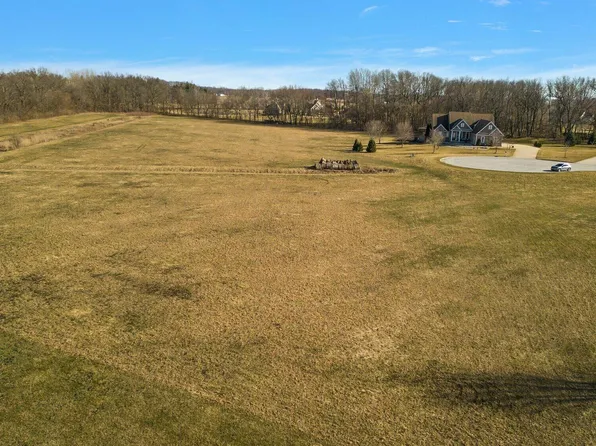 421 E Amy Rose Ln, Valparaiso, IN 46383