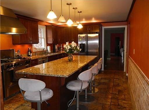 4th image of 136 Sherwood Dr