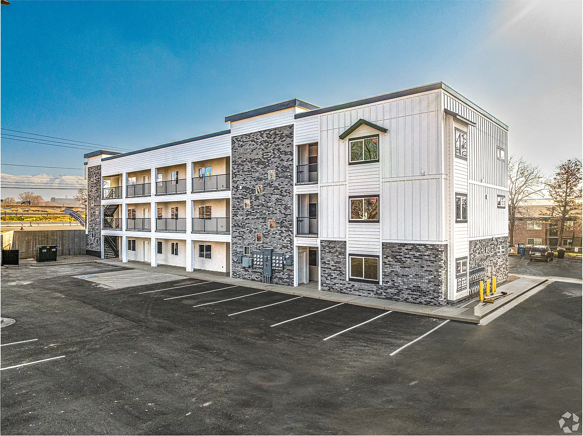 Building Photo - 36 W 1600 N #202