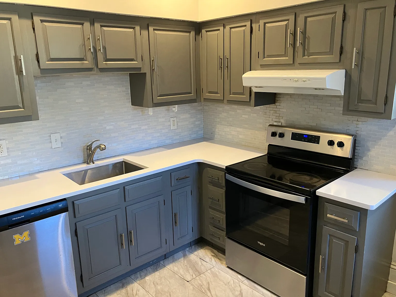 6 bed, $6,925 — Photo 2