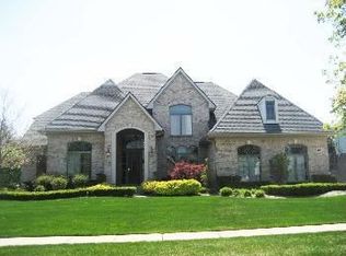 47471 Manorwood Dr, Northville, MI
