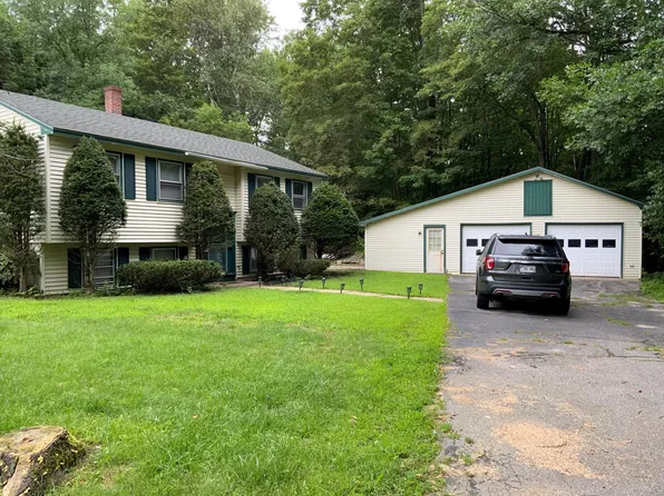 9 Easy Street, Farmingdale, ME 04344
