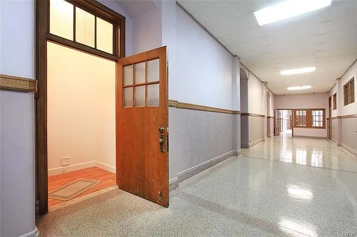 2 bed, 887 sqft, $1,600 — Photo 2