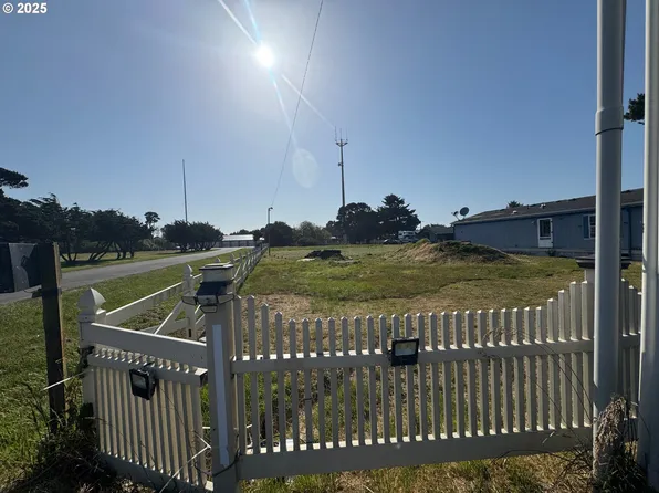 101 Highway, Bandon, OR 97411