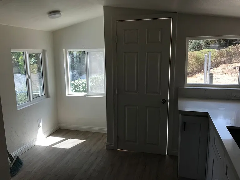 1190 Oak Grove Dr — Photo 6