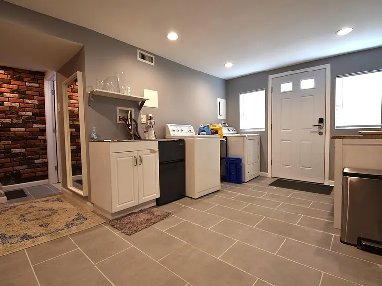 8018 Chelwynde Ave — Photo 23