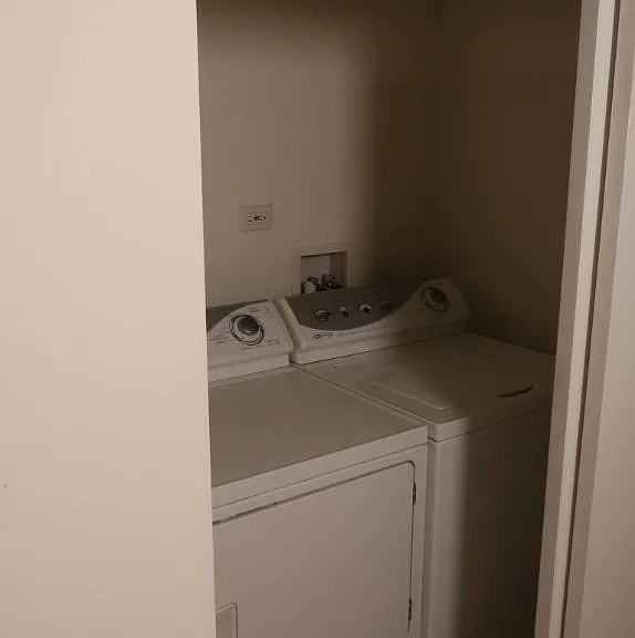 1260 N Greenview Ave #1R — Photo 24