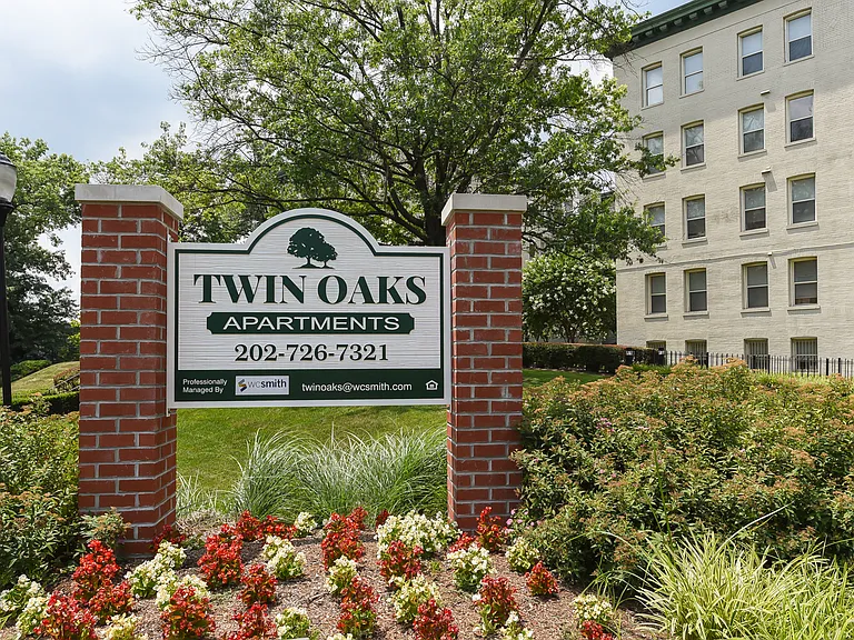 Twin Oaks — Photo 33
