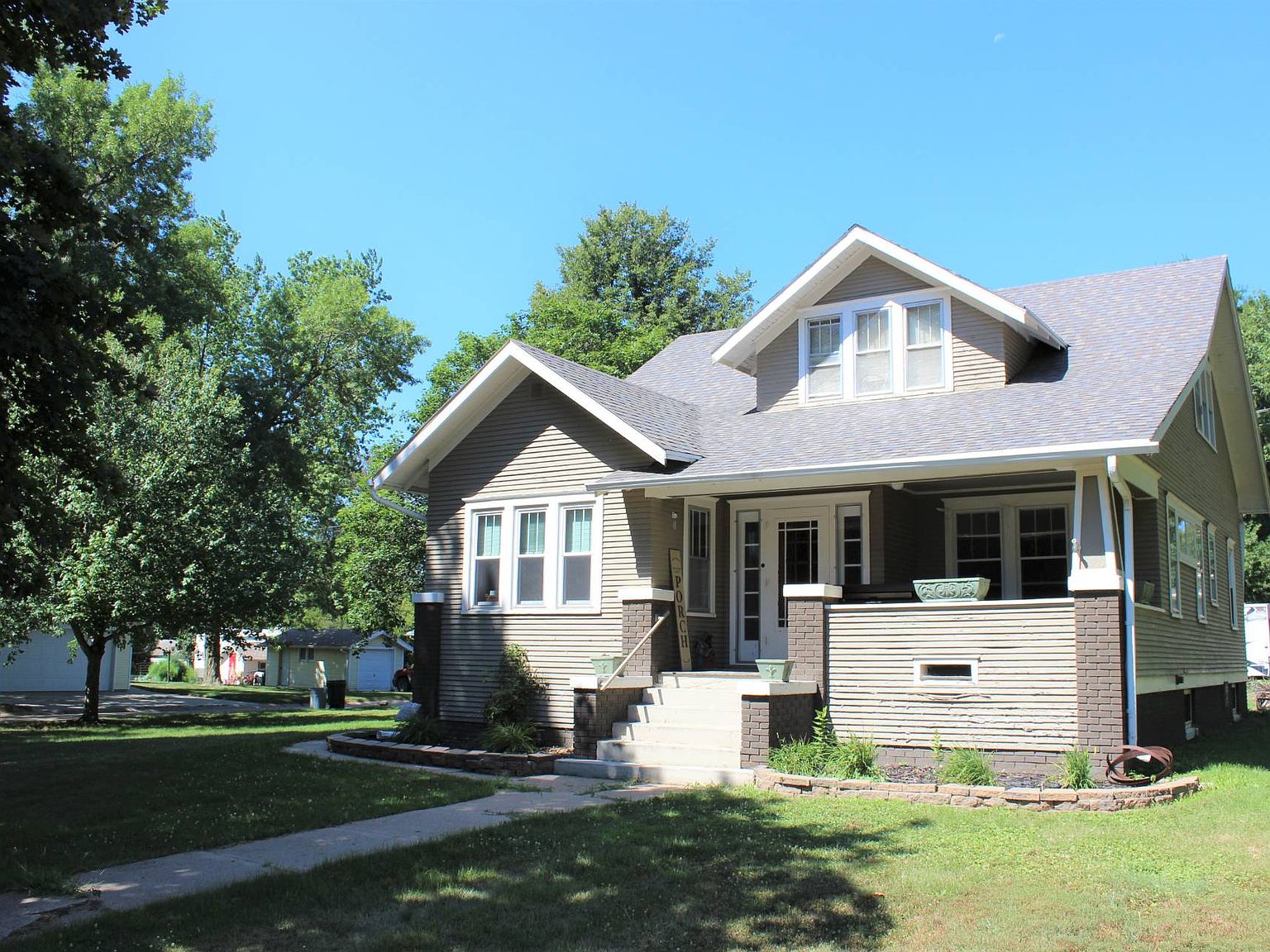 504 S Sherman St, Wausa, NE 68786 Zillow
