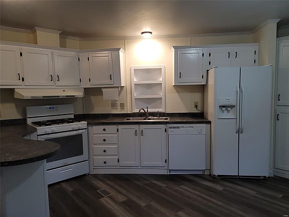 4th image of 303 E Elm St