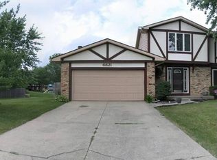 6821 Londonderry Ln, Fort Wayne, IN 46835