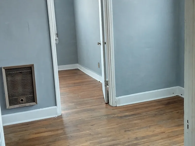 702 E 6th St #2 — Photo 2