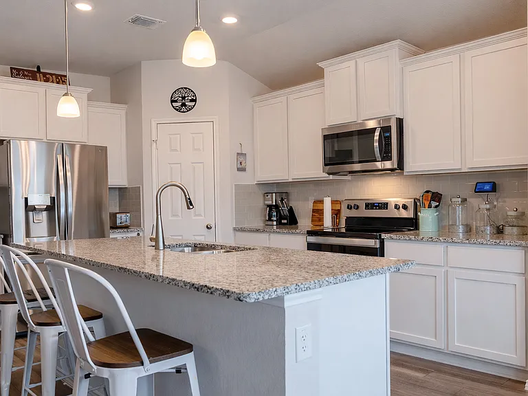 2403 Corradino St — Photo 5