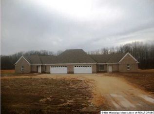 2413 Deer Creek Rd, Byhalia, MS 38611