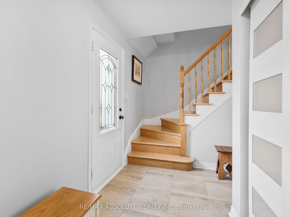 2342 Ogilvie Rd, Ottawa, ON K1J 7N6
