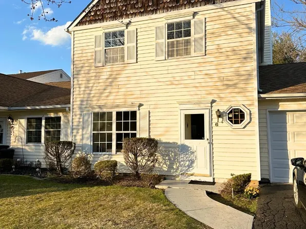 6 Doe Path, Coram, NY 11727