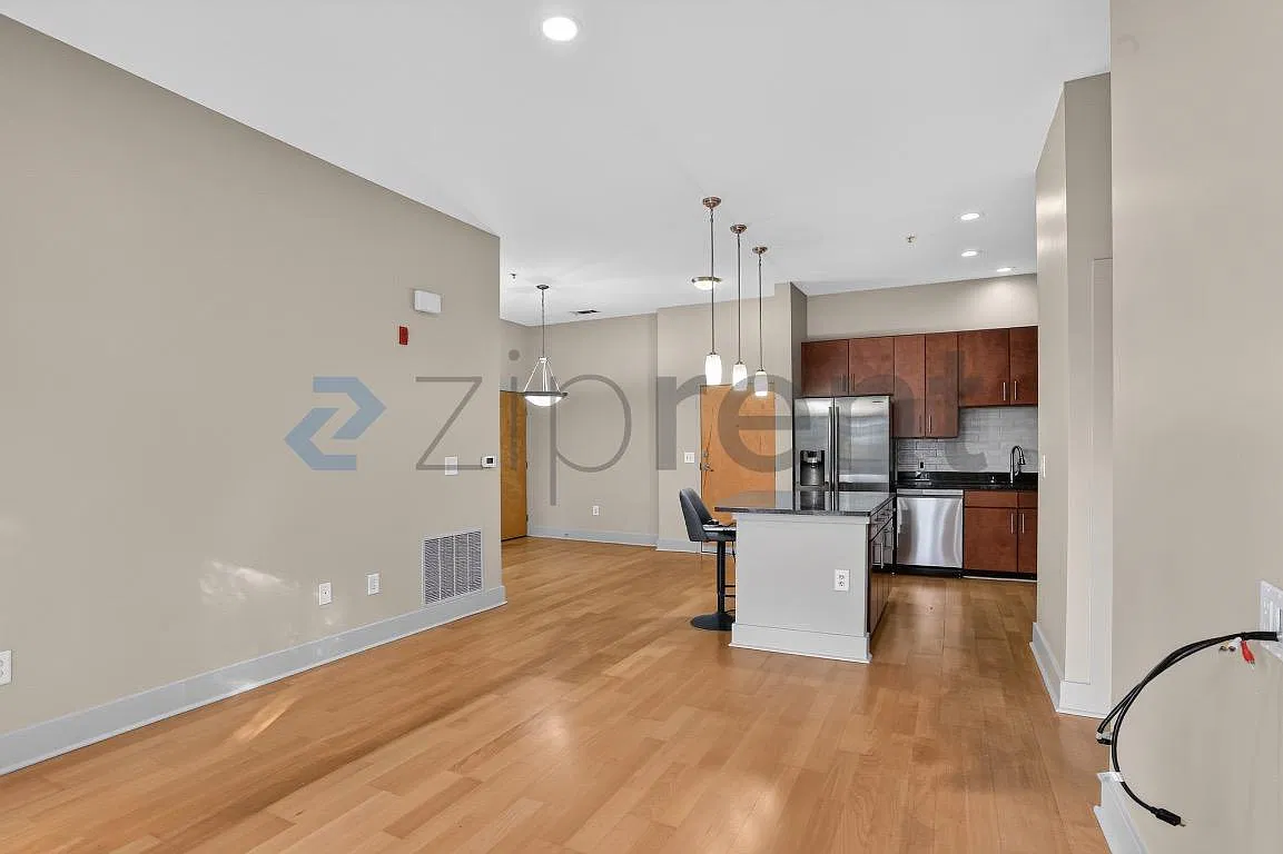 2 bed, 1184 sqft, $2,500 — Photo 3