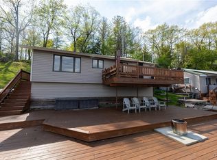 556 W Shore Rd, Hammond, NY 13646