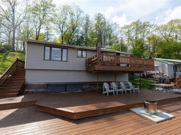 556 W Shore Rd, Hammond, NY 13646