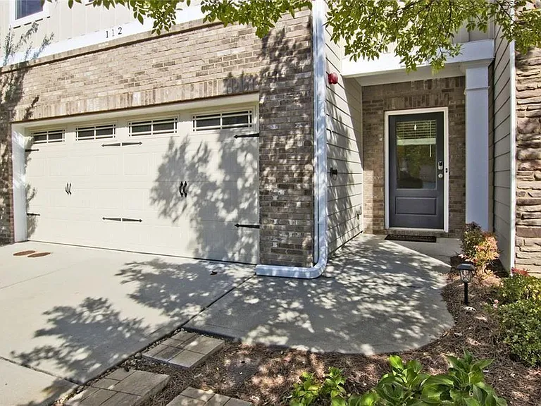 112 Davina Dr — Photo 3