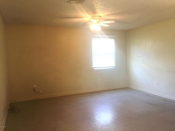 4th image of 412 Vieux Orleans Cir APT A