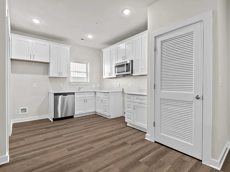 227 S 11th St #205 — Photo 16