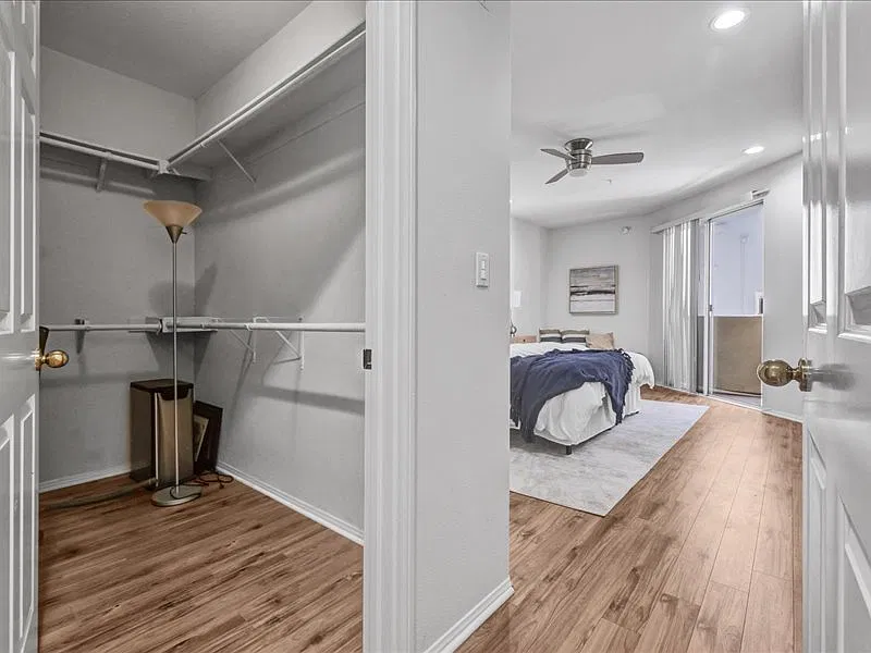 2 bed, 1800 sqft, $1,950 — Photo 2