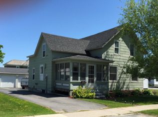 17 Delaware St, Rouses Pt, NY 12979