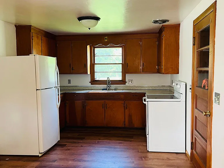24 Henderson St — Photo 8
