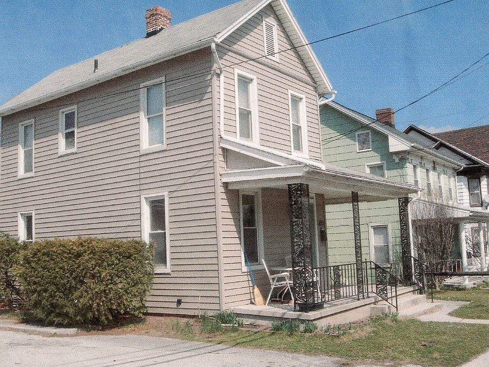 house near the corner of York st. and Center St.zilliow would adjust location.