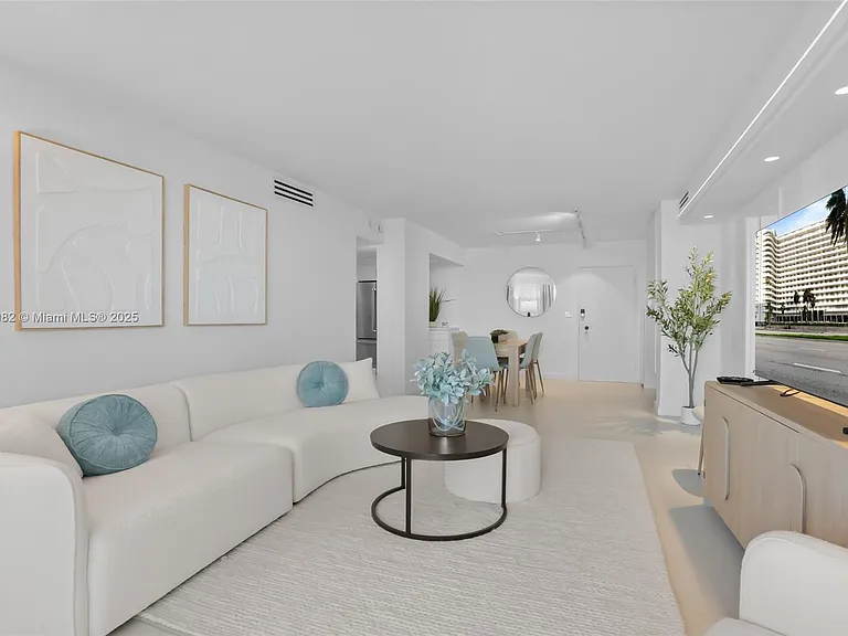 5555 Collins Ave #6L — Photo 5