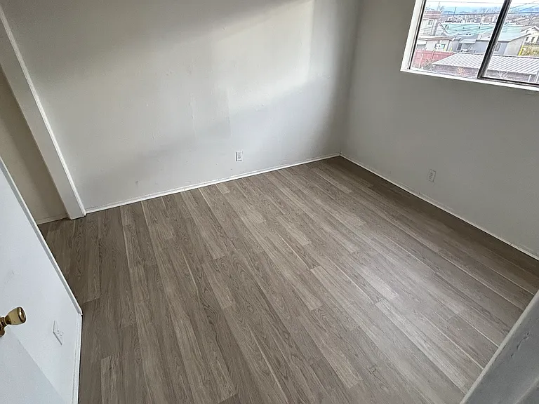 524 Vermont St NE #D — Photo 3