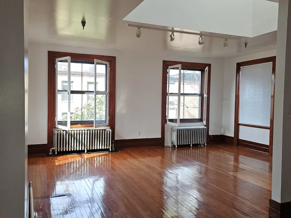 244 Vanderbilt Avenue image 1 of 9