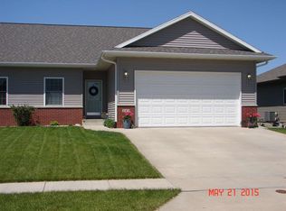 143 Oak Ridge Ave, Hills, IA 52235
