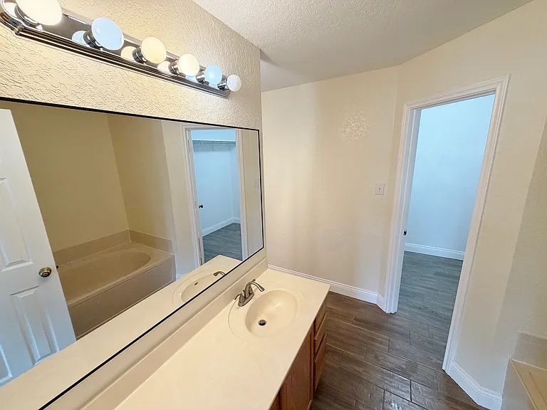 847 Quitman Oak — Photo 25
