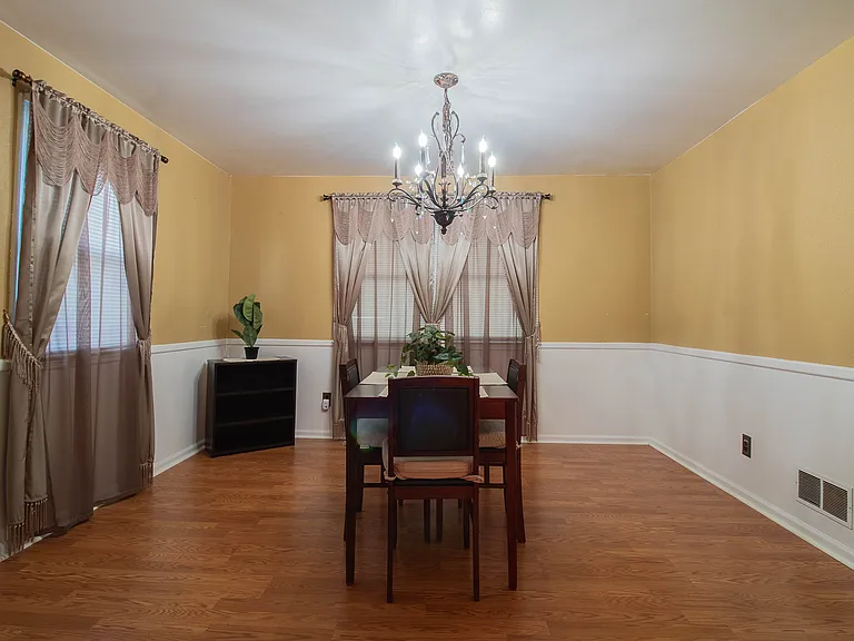 19 Herbert Dr — Photo 4
