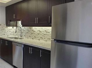 5 Lisa St #1412, Brampton, ON L6T 4T4