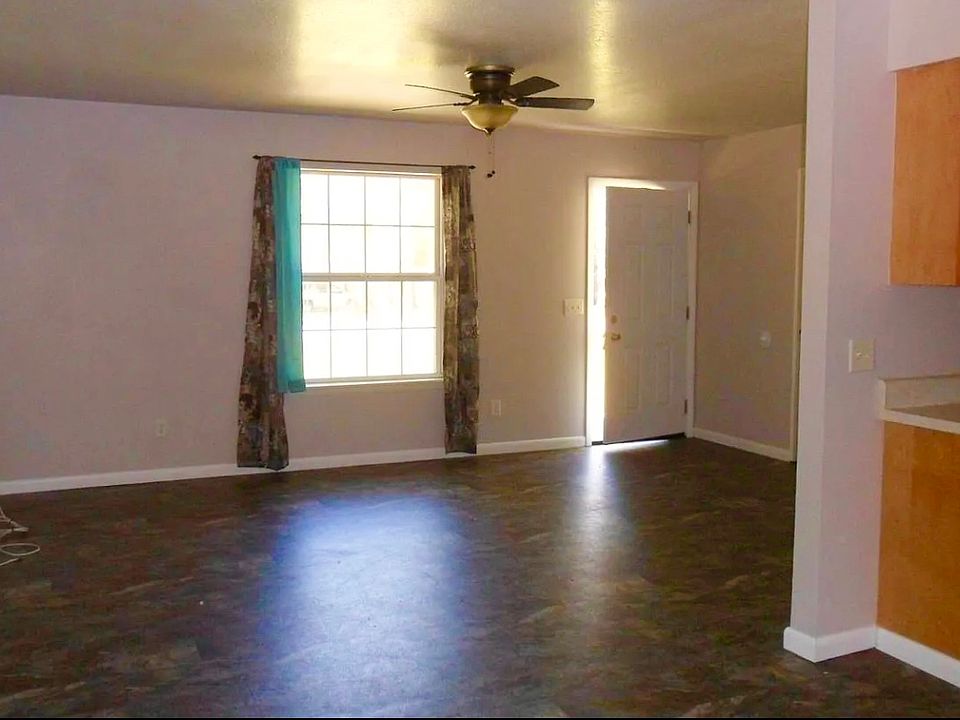 2nd image of 298 NW Acorn Dr