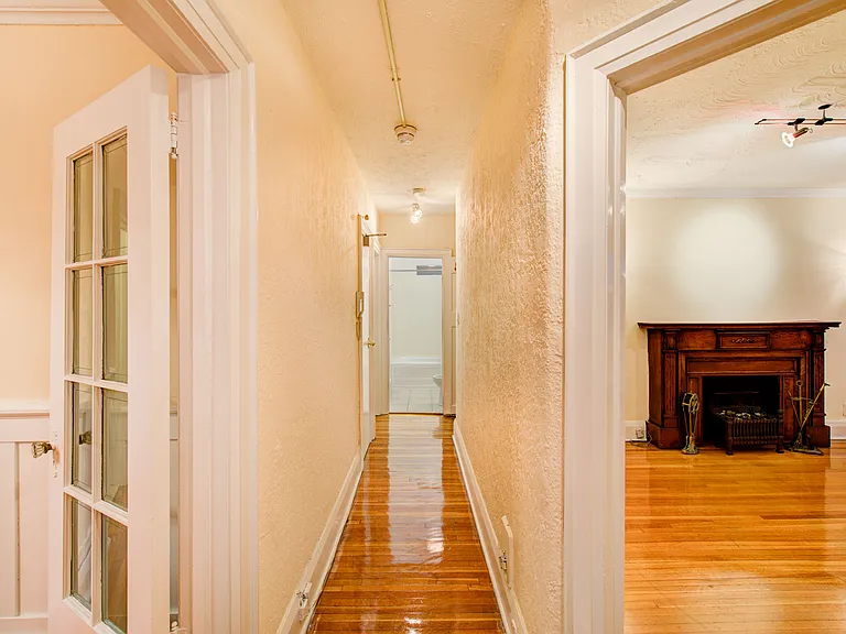 938 Avenue Rd #3 — Photo 28