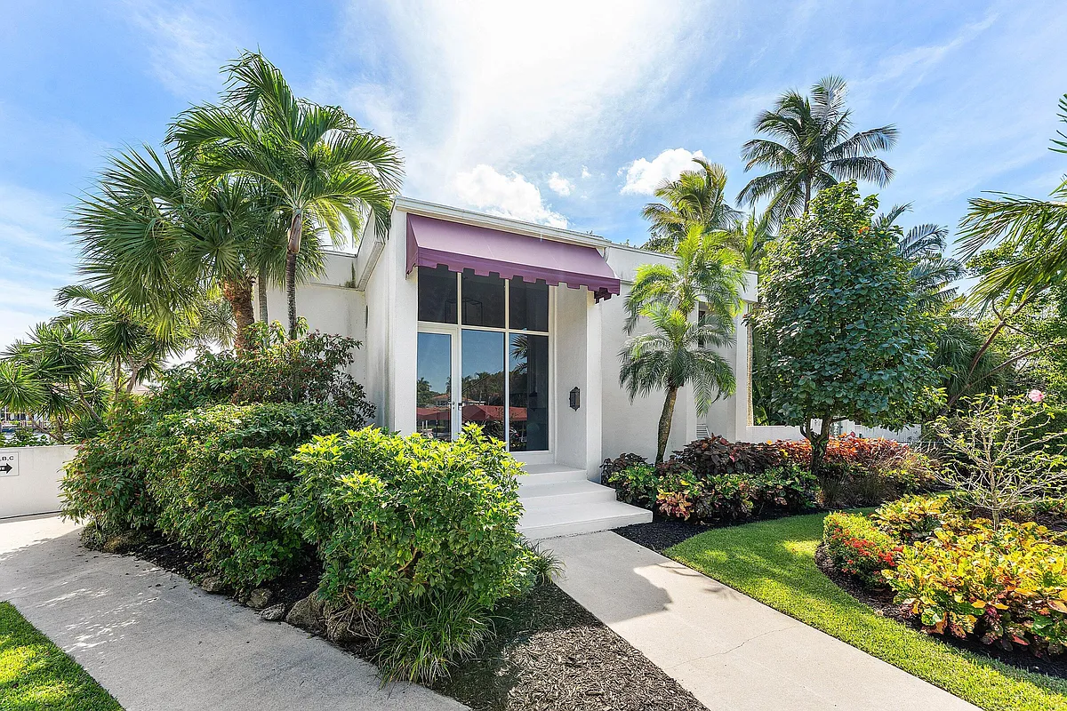 Building Photo - 811 Palm Trl