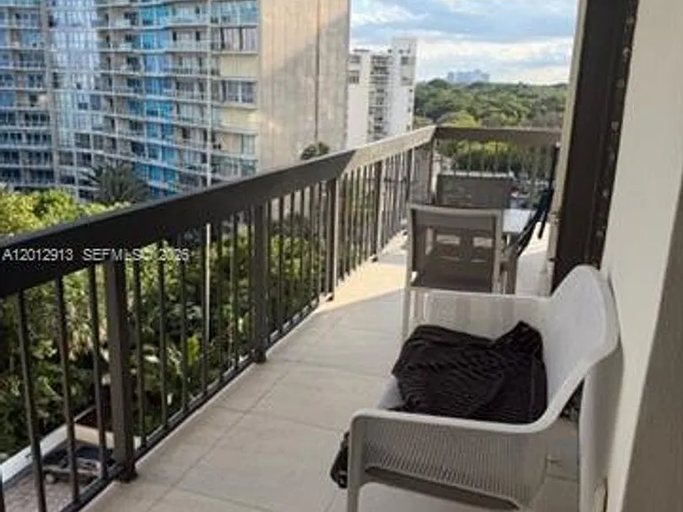 2333 Brickell Ave #812 — Photo 9