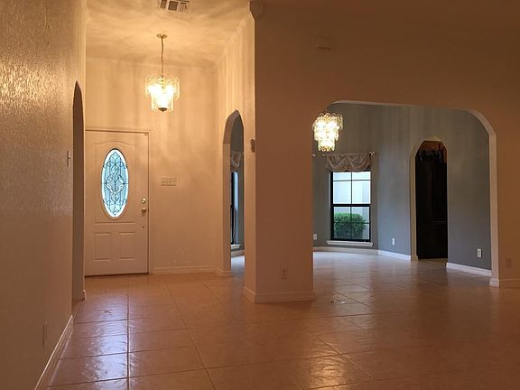 Family room/dining/entry